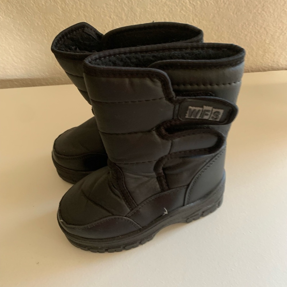 Kids Black Winter Boots - Picture 7 of 13